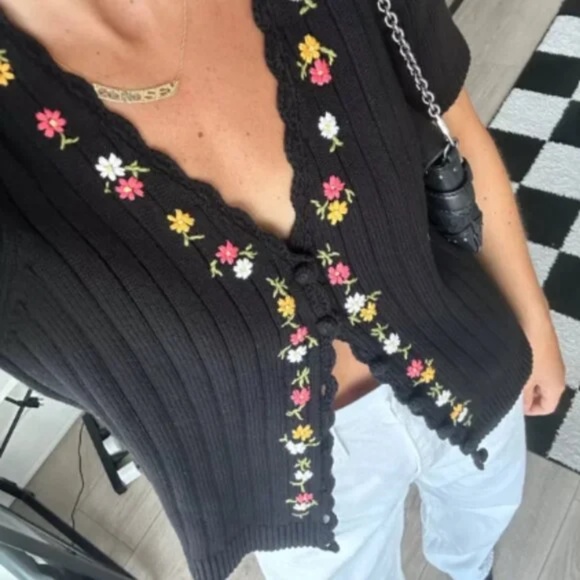 SEZANE Black Floral Embroidered Short Sleeve Ribbed Knit Iliana Cardigan M - Picture 2 of 5